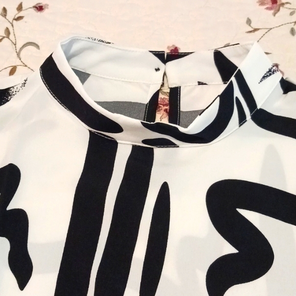 Bold print sleeveless dress - Picture 6 of 8